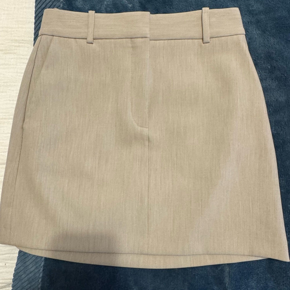 NWT Aritzia Babaton Chisel Mini Skirt in Tan / Beige